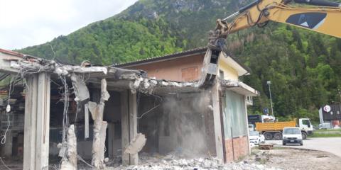Demolizione capannone Spiga